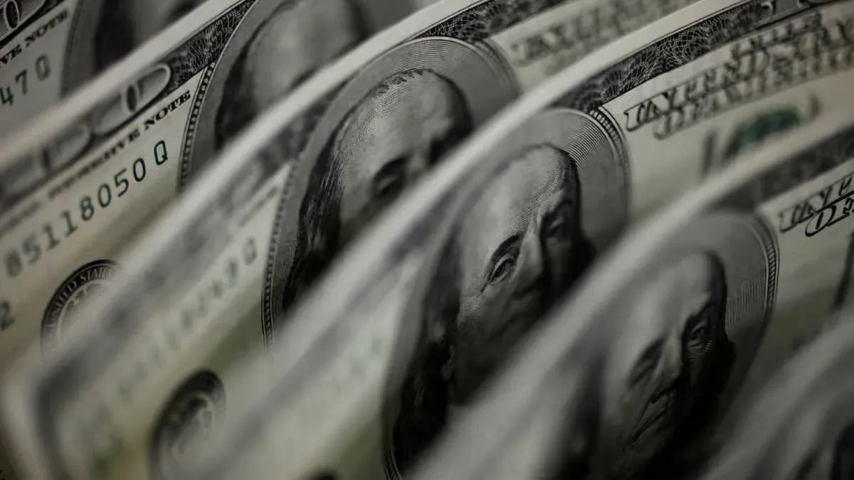 Tras la inflación de octubre, analistas empeoraron la proyección anual: qué pasará con el dólar en diciembre