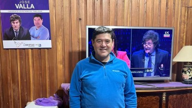 Valla fue interceptado cuando viajaba junto a su esposa. Detrás venían más familiares en otro vehículo. A todos les sacaron boletas.