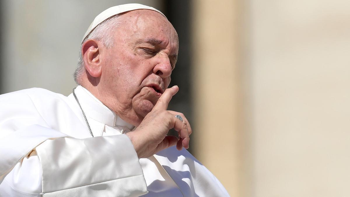 El Vaticano confirmó que los transexuales pueden ser bautizados, pero pidió evitar el "escándalo"