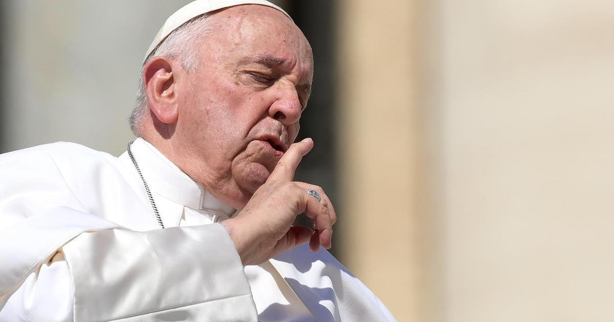 El Vaticano confirmó que los transexuales pueden ser bautizados, pero pidió evitar el «escándalo» thumbnail