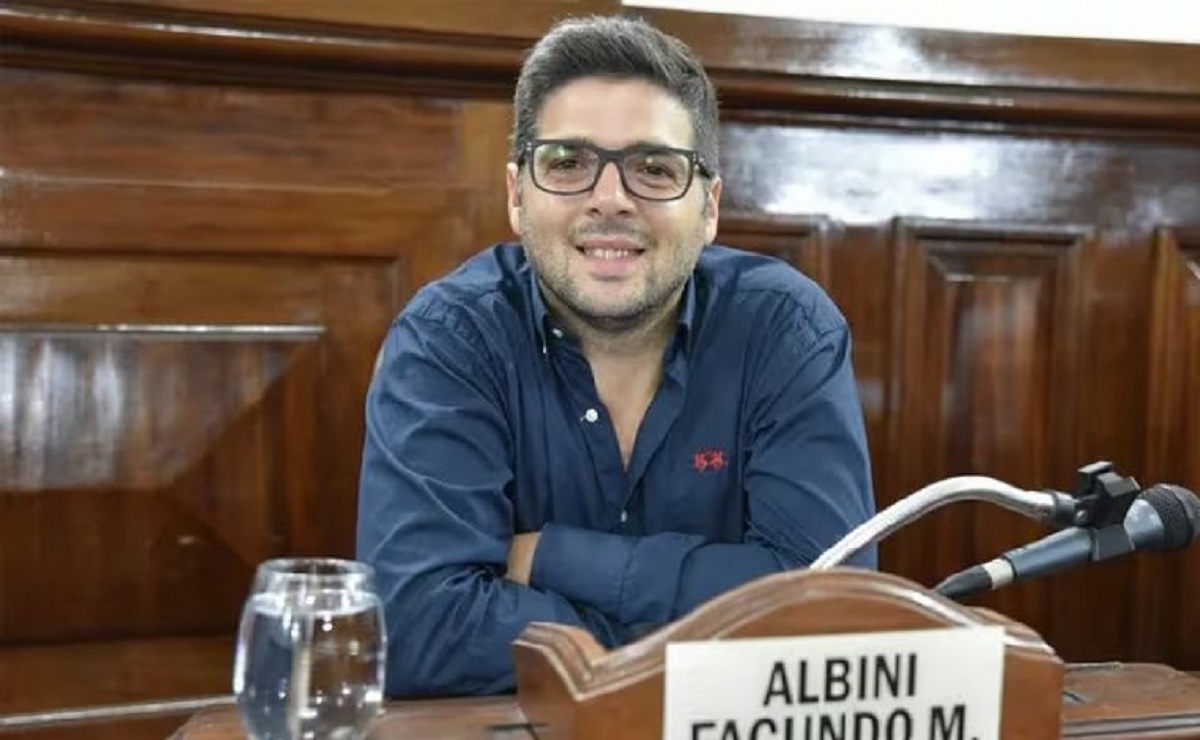 Facundo Albini, concejal de La Plata con orden detención. 
