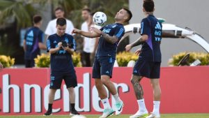 Las dos dudas de Scaloni para el partido de Argentina contra Uruguay