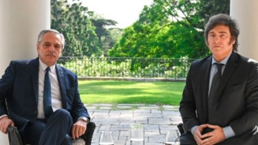 Alberto Fernández y Javier Milei, la primera foto del traspaso. 