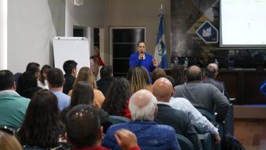 Florencia Perebroisin en una de las capacitaciones de la fundación Repensándonos de Figueroa. Foto: gentileza.