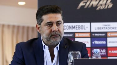 Angelici contra Riquelme: «Al club lo veo mal, no se hacen las cosas bien»