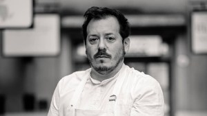 Gonzalo Aramburu, chef de un restaurante argentino, elegido entre los mejores cocineros del mundo