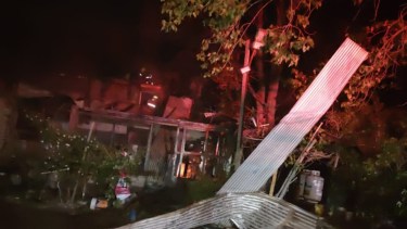 Voraz incendio en Plottier dejó a dos personas heridas, una está grave: "Hubo una gran explosión"