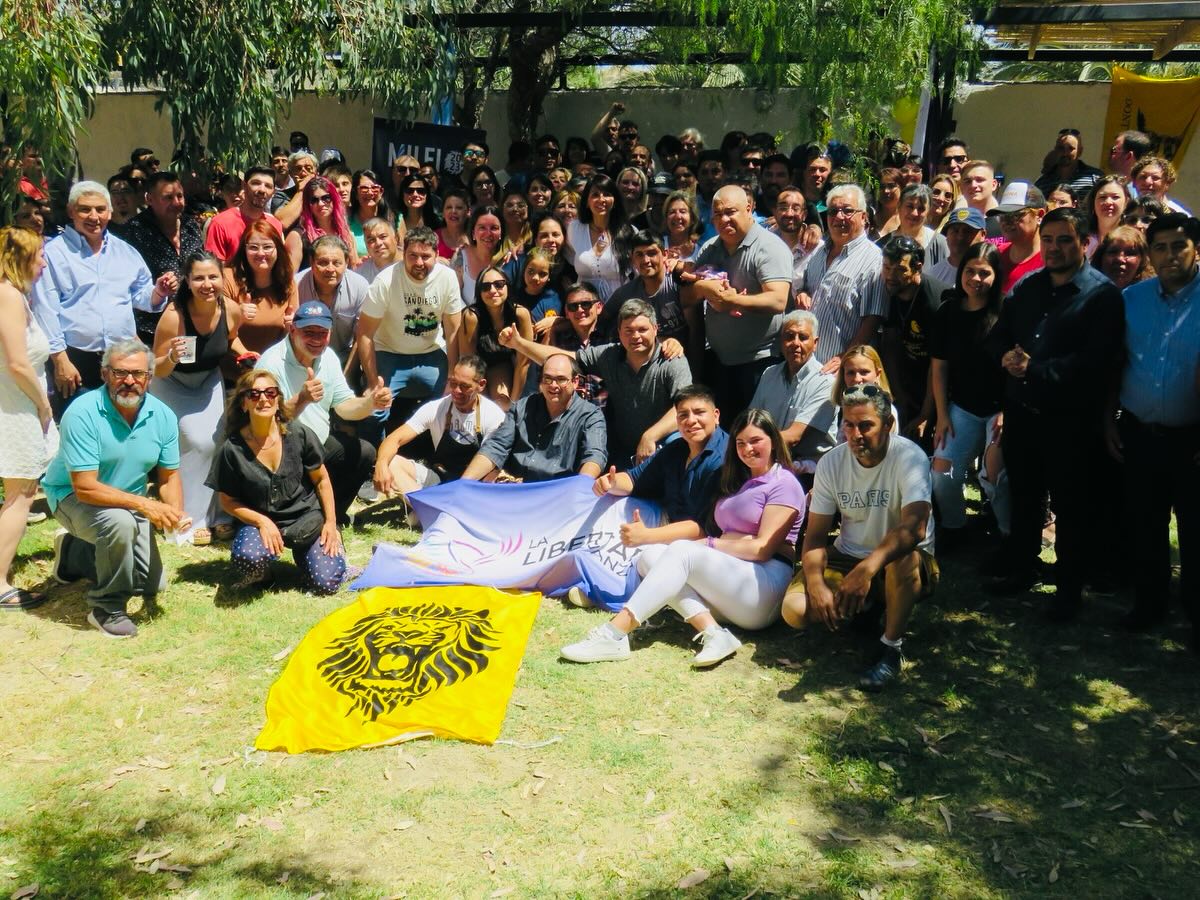 Referentes de La Libertad Avanza de toda la provincia se reunieron ayer en Las Grutas para celebrar y conformar el partido. Foto: Gentileza