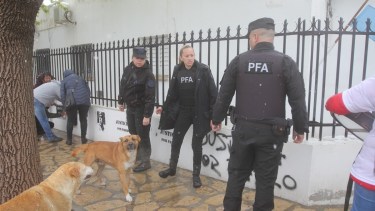 Las pintadas del 1 de noviembre que derivaron en la detención de un militante. (Archivo)