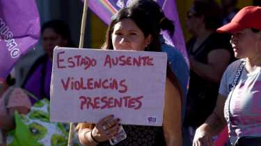Organizaciones feministas convocan a marchar contra el DNU y el proyecto de ley Ómnibus. Foto: Matias Subat