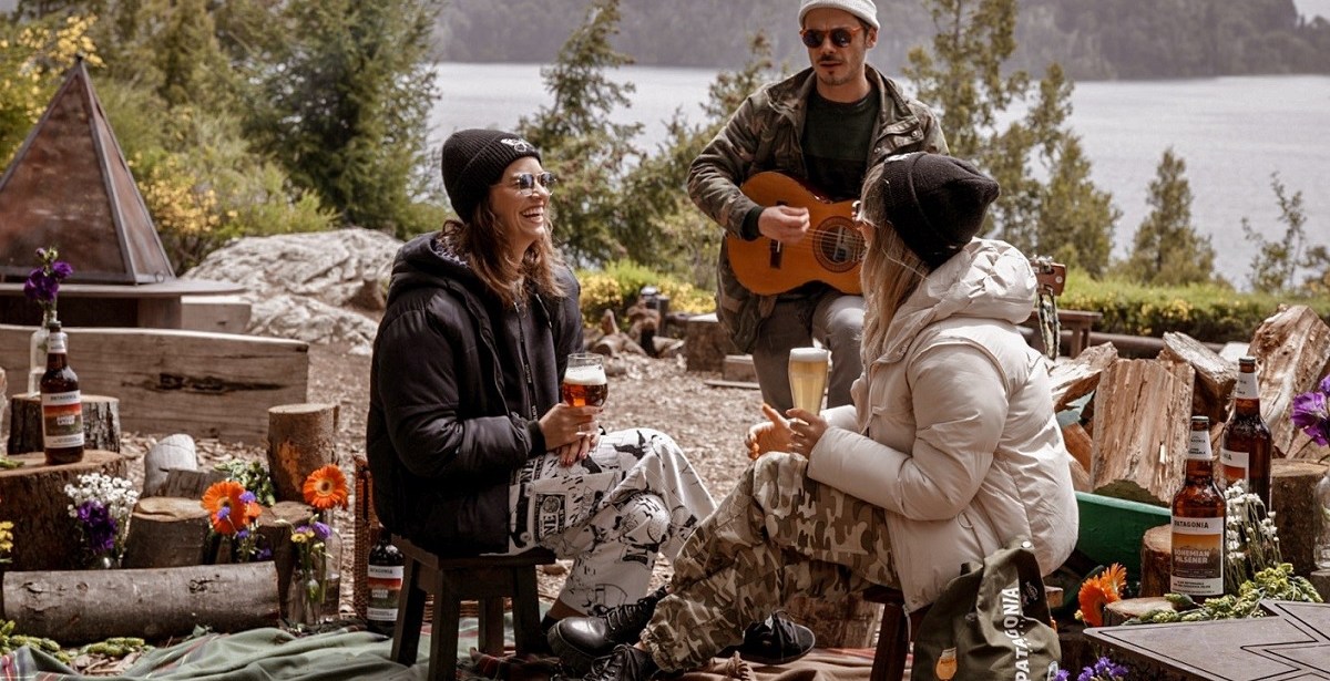 Bariloche: Tomás Fonzi, Manu Viale y Mica Lapegüe atraídos por la historia del Nahuelito
