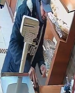 El delincuente pudo ser captado por las cámaras que se encuentran en el interior del local comercial. foto: gentileza