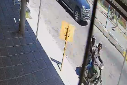 Video | A punta de pistola se llevaron la recaudación de una panadería en la zona norte de Roca