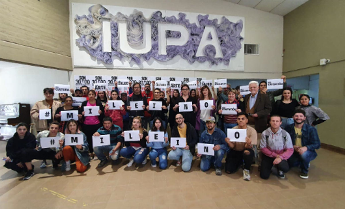 "Milei no", el pedido de docentes y estudiantes de IUPA en Roca. Foto: gentileza