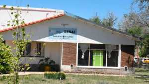 Grave denuncia contra dos operadores de Senaf que habrían sometido a golpes a niños de un hogar de Roca