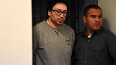 Sánz ingresó esposado a la sala de audiencias, por última vez en esta etapa al menos. (Matías Subat)