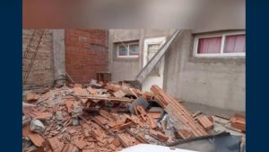 Ayuda para una fundación de niños con cáncer en Neuquén: se derrumbó parte de la obra por el viento