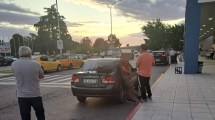 Imagen de Trasladaba pasajeros de forma ilegal en Neuquén, lo retuvieron taxistas y remiseros