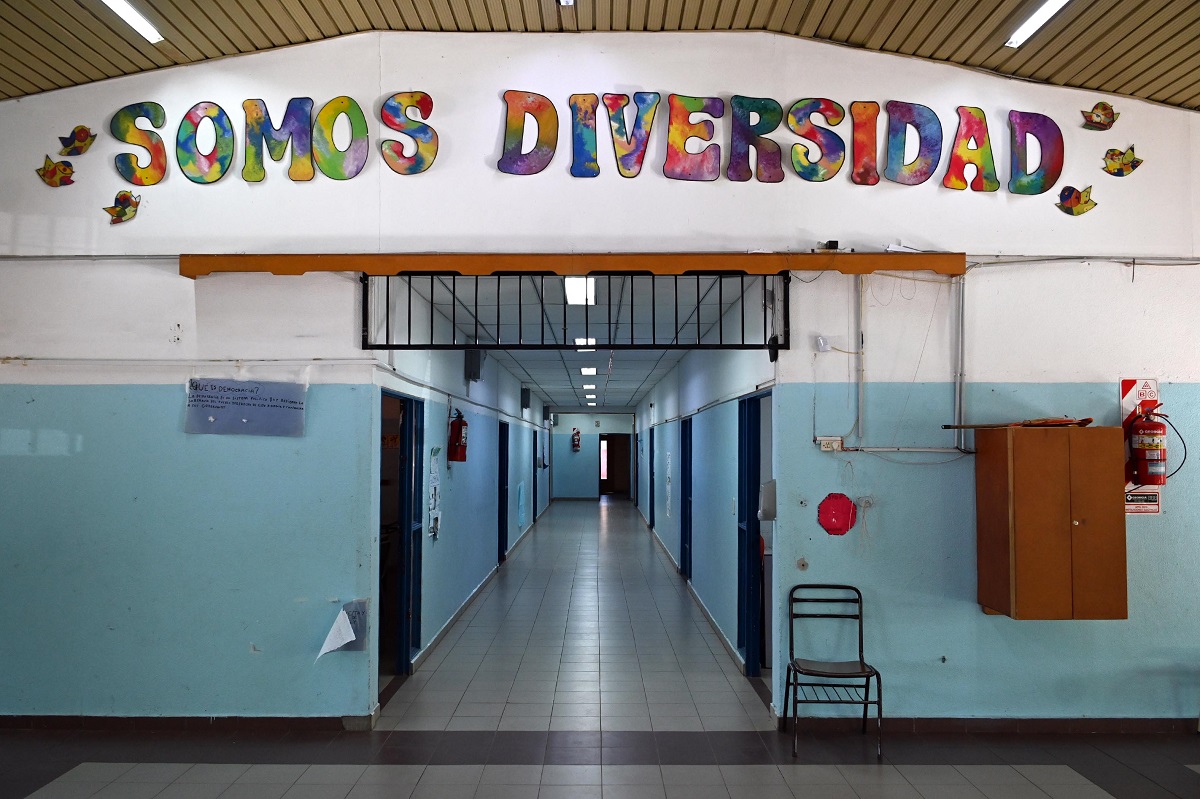 Aulas y escuelas vacías en la capital rionegrina que llegó a un 75% la adhesión al paro de porteros. Foto  : Marcelo Ochoa