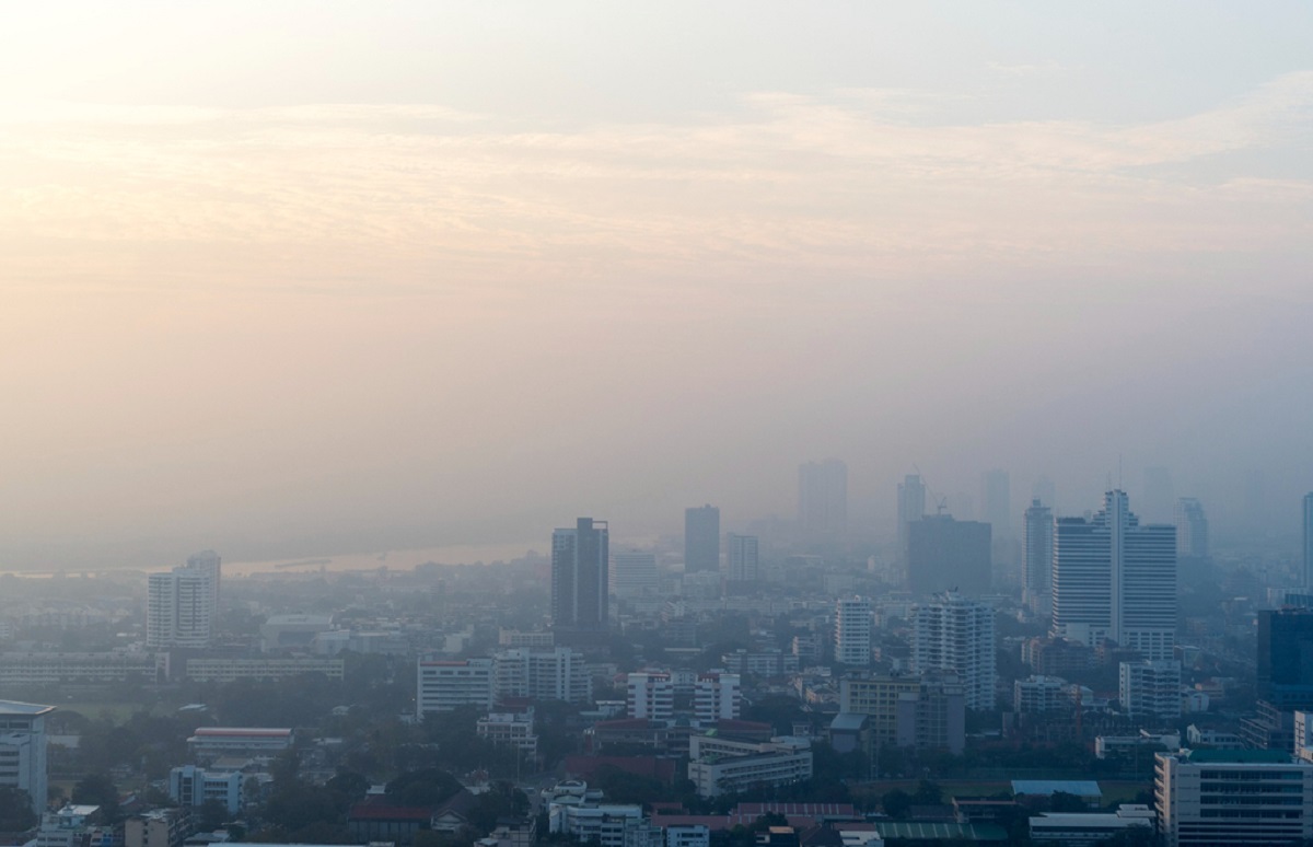 El aire contaminado aumenta el riesgo de una de las mayores epidemias de la época, la diabetes tipo 2. Imagen de rawpixel.com en Freepik.