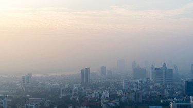 El aire contaminado aumenta el riesgo de una de las mayores epidemias de la época, la diabetes tipo 2. Imagen de rawpixel.com en Freepik.