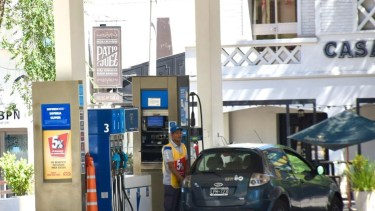 El próximo aumento de combustibles se espera para este sábado. (Foto Matias Subat).