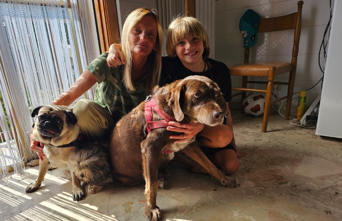 María, Benjamín y sus perras en su nueva casa. Fotos y videos: Gentileza María Coda @entrefiletenotcias
