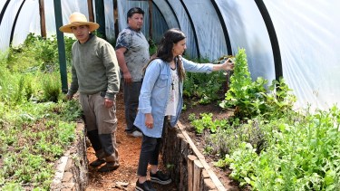 María Fermina y Luis Fernández tienen bien delimitadas sus tareas en el emprendimiento Puente Viejo. Foto: Chino Leiva