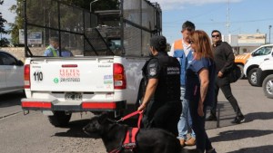 Se controló el ingreso de pirotecnia en el puente Cipolletti &#8211; Neuquén y hubo demoras