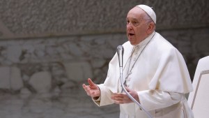 Papa Francisco reflexionó en su mensaje de Navidad: «No confundir la fiesta con el consumismo»