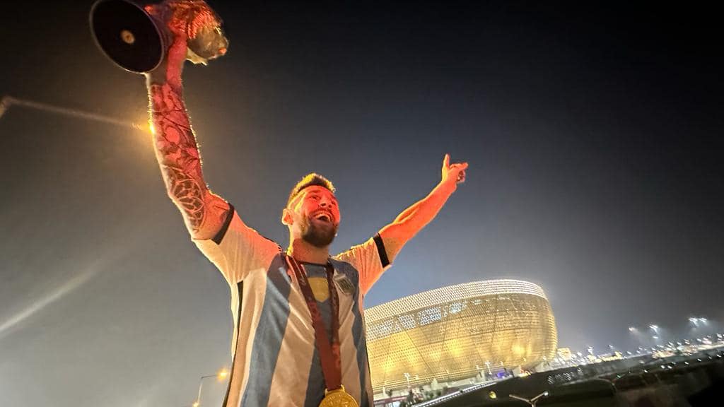 Lionel Messi festejando la conquista de Argentina en el Mundial 2022. 