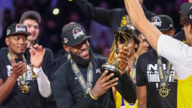 LeBron James, fue elegido como el jugador más valioso del torneo. (AP Photo/Ian Maule)