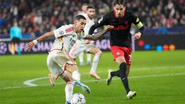 Ángel Di Maria hizo un golazo olímpico para Benfica. (AP Photo/Matthias Schrader)