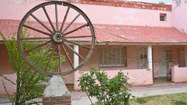 Originalmente la casona era de color amarillo oro, con una galería terracota, adornada con una pajarera. Foto: Flor Salto.