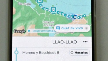 La aplicación TUP Bariloche permite conocer por dónde viene el colectivo y cuánto tiempo tarda hasta la parada que uno elija. Foto: Chino Leiva