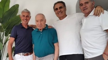 Jorge Burruchaga, Óscar Ruggeri y Ricardo Giusti disfrutaron del reencuentro con Carlos Salvador Bilardo. 