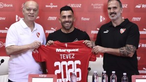 Carlos Tevez renovó contrato con Independiente y será el técnico hasta 2026