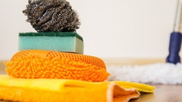 Las empleadas domésticas deben recibir un nuevo aumento de sueldo.-