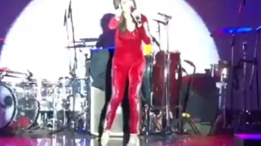 El día que Fátima Florez protagonizó un terrible golpe arriba del escenario. 