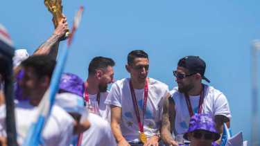 Los campeones del mundo en Buenos Aires, tras la consagración en Qatar. (AP Photo/Natacha Pisarenko)