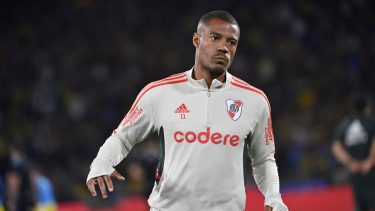 Nico De La Cruz terminó el partido ante Central con una molestia y lo cuidan de cara al Trofeo de Campeones.