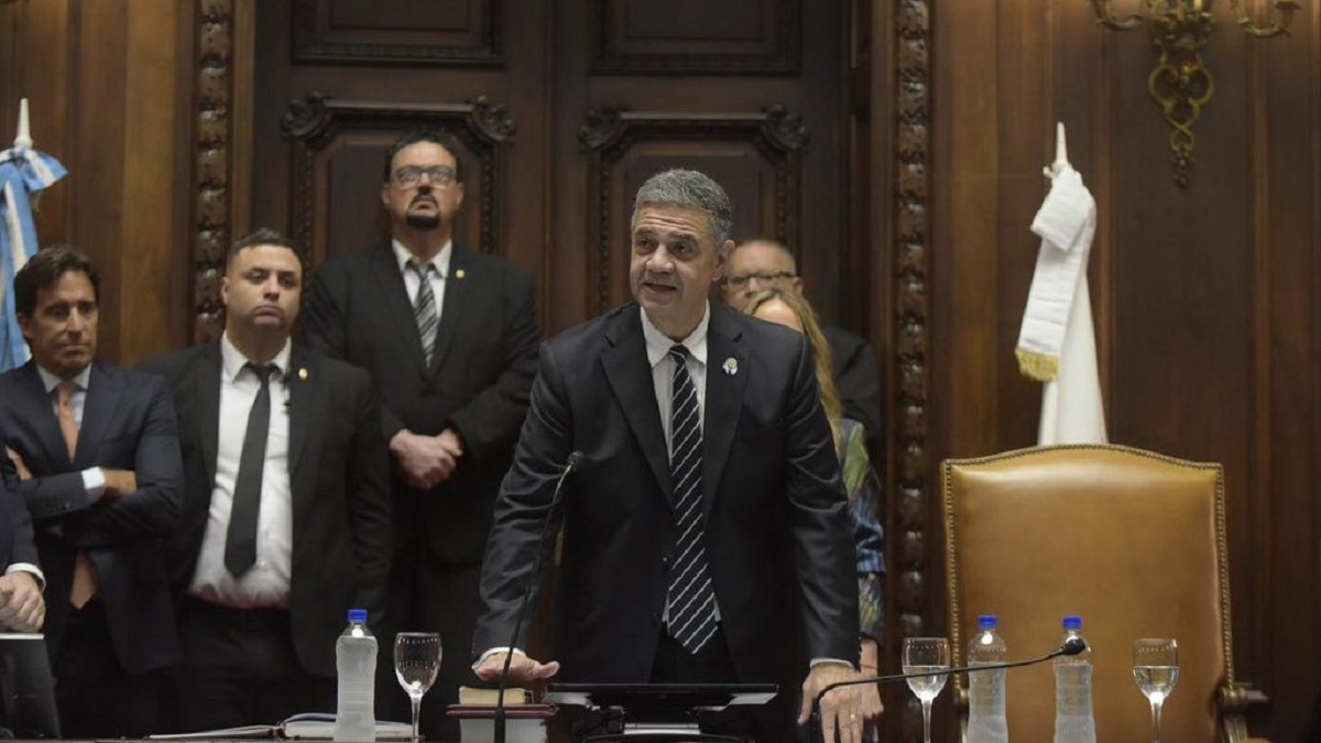 Jorge Macri juró como Jefe de Gobierno Porteño en la Legislatura, acompañado por Clara Muzzio como vicejefa y su gabinete. Foto X Jorge Macri.