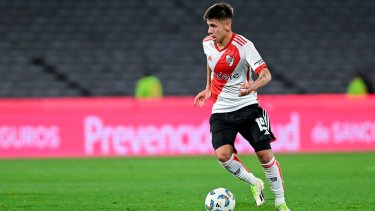 El club inglés pagaría la millonaria clausula de rescisión por ala joya de River.