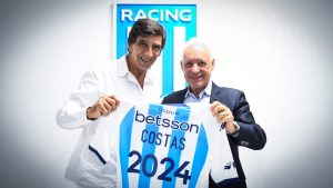Costas asumió en Racing: «Tenemos que ganar una copa internacional»