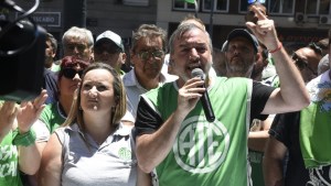 ATE avanza contra el DNU de Milei: qué dijo Aguiar tras el amparo que admitió la Justicia