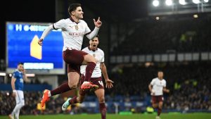 Con gol de Julián Álvarez, Manchester City venció a Everton y no pierde pisada en la Premier