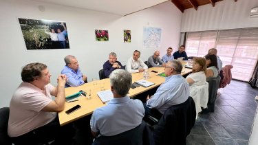 Los ocho ministros y dos secretarios tienen la misión de achicar sus estructuras. Varios nombres propuestos para segundas líneas permanecen en revisión.