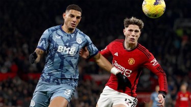 Alejandro Garnacho metió dos goles en la remontada del Manchester United ante el equipo de Dibu Martínez. 