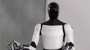 Optimus Gen 2, la nueva versión del robot de Tesla que se parece cada vez más al ser humano