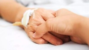 Una de cada tres personas que pide la eutanasia fallece antes de que se resuelva su solicitud